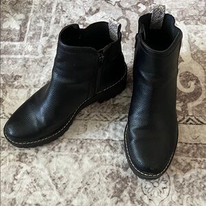 Universal Thread Black Ankle Boots